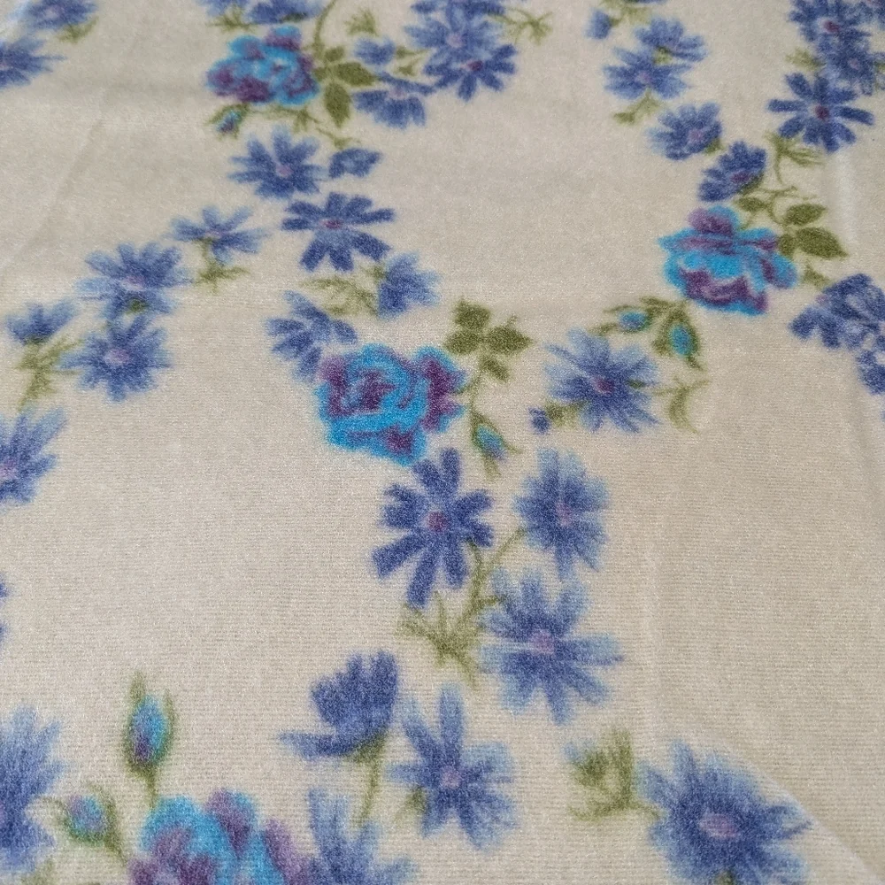Vtg Cottagecore Blue Purple Floral Lattice Queen/Full Fleece Blanket Satin Trim